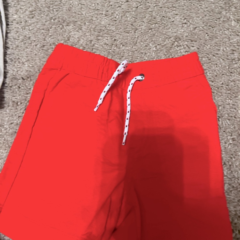 Red pull on shorts 2T